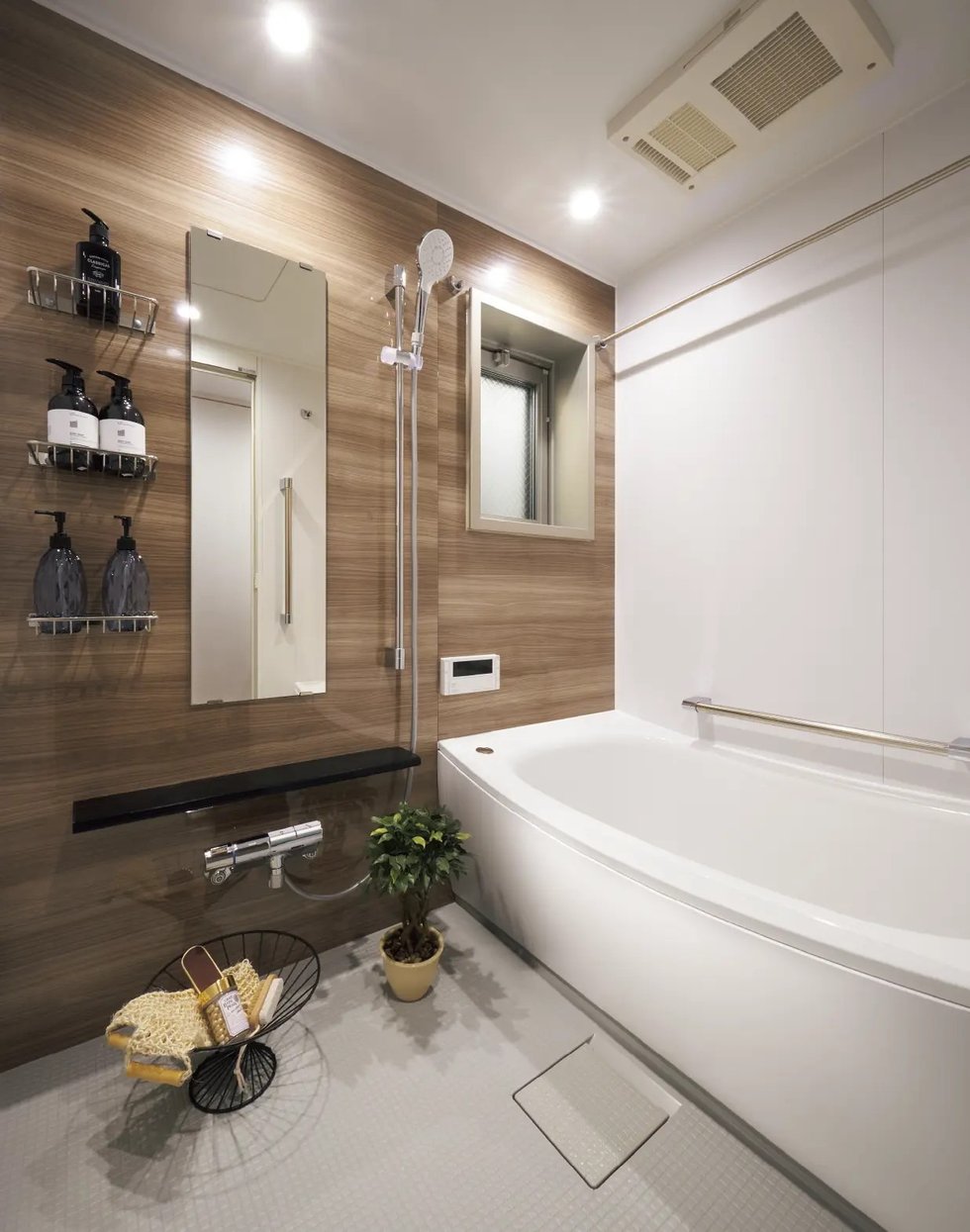 BATHROOM
先進の機能を備えたバスルーム