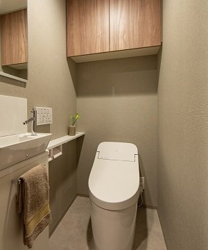 ロータンク手洗いカウンター付きトイレ