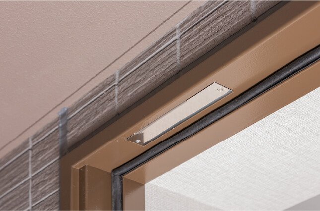 全住戸の玄関と開口部に防犯センサー※を設置