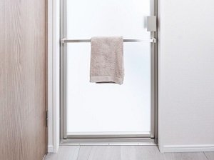 汚れにくい工夫を凝らしたスッキリドア(タオルバー付き)