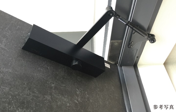 玄関扉
（バックチェック機能付ドアクローザー）