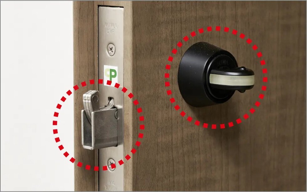 ダブルロック・鎌付デッドボルト・防犯サムターン