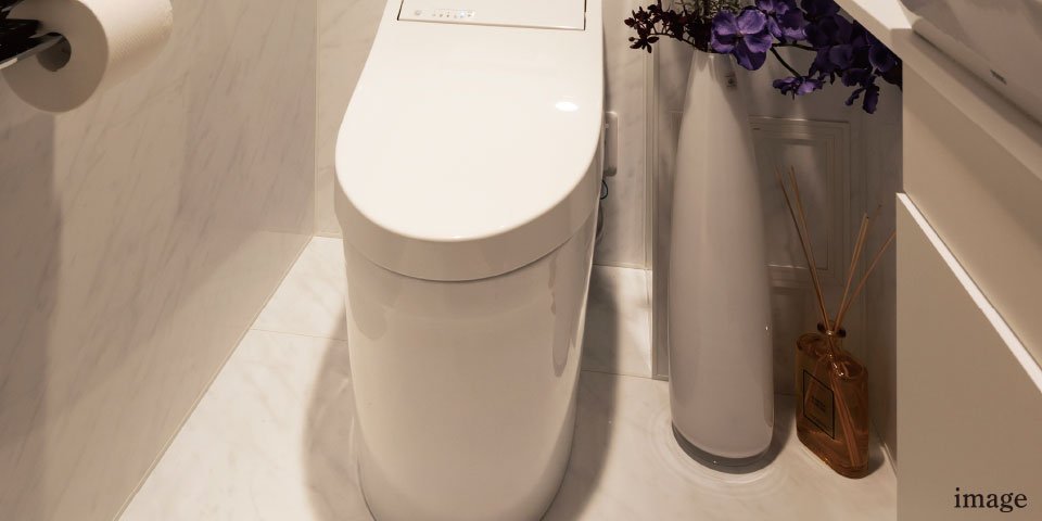 水栓に触れることなく手洗いが可能
大型陶器ボウル&自動水栓