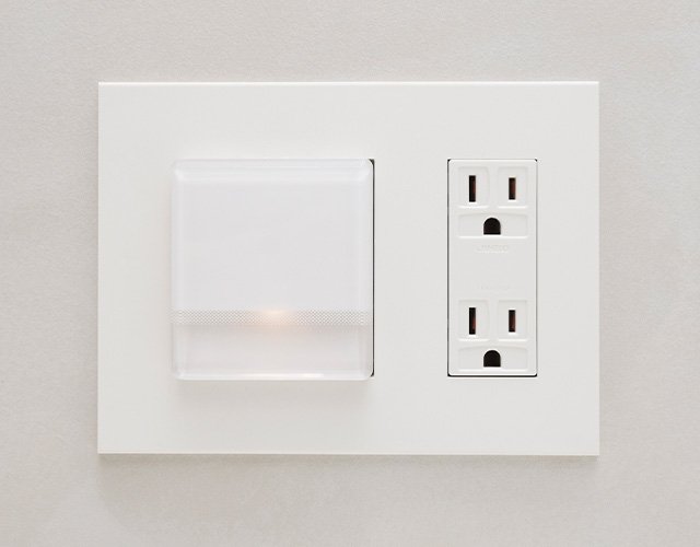 停電時に自動点灯
フットライト