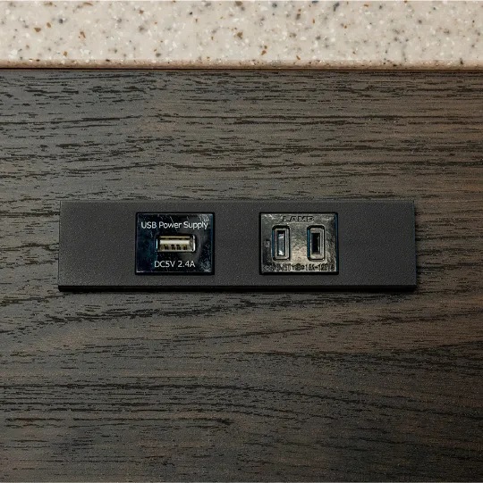 USBポート＋コンセント