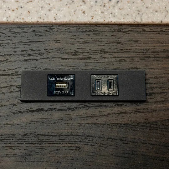 USBポート+コンセント
