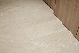 玄関・廊下床タイル仕上げ