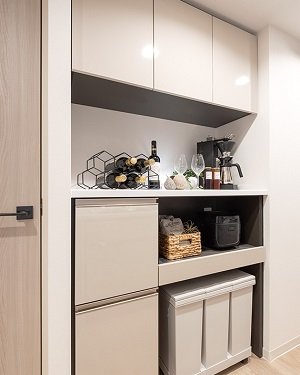 すっきり収納でキッチンを使いやすく食器棚（有償オプション）