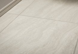 玄関廊下、水回り磁器質タイル(400角)