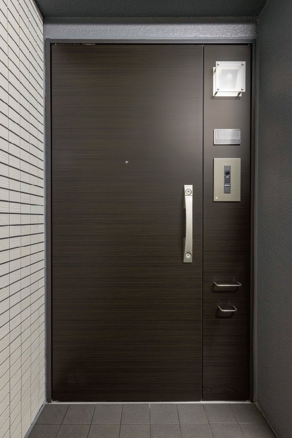 防犯効果の高い玄関扉を採用しています。