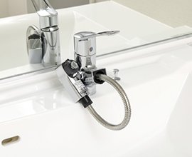 伸縮性シングルレバー混合水栓