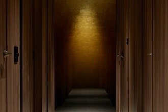 廊下壁パネル仕上げ