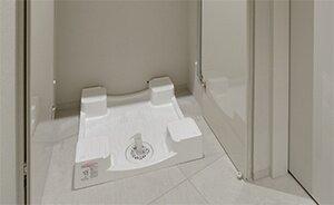 扉付き洗濯機置場