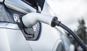 EV&PHEV対応の充電スペース。愛車のお手入れも気軽に。