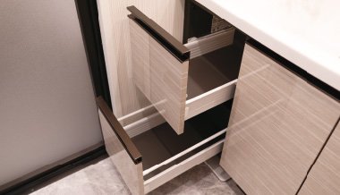 2段引出付開き扉収納