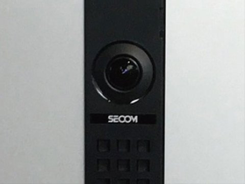 住戸玄関前の様子も映像で確認できる
玄関前カメラ付ドアホン