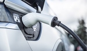 EV&PHEV対応の充電スペース。愛車のお手入れも気軽に。