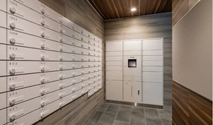 不在時でも荷物を受け取れる宅配ボックスを採用