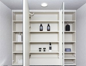 三面鏡背面収納