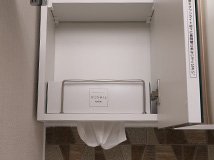 ティッシュボックス収納スペース(三面鏡裏)
