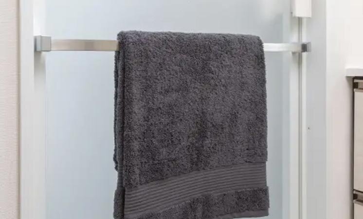 ドア外タオル掛け