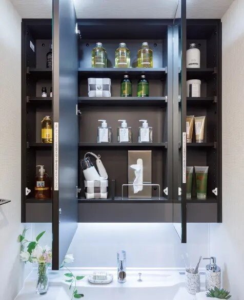 扉裏収納付三面鏡