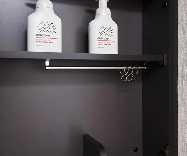 三面鏡裏ステンレスパイプ