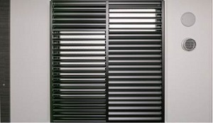 可動ルーバー面格子（供用廊下側）