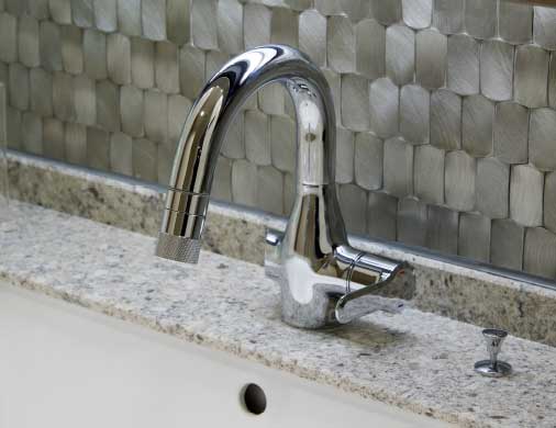 タッチレス水栓