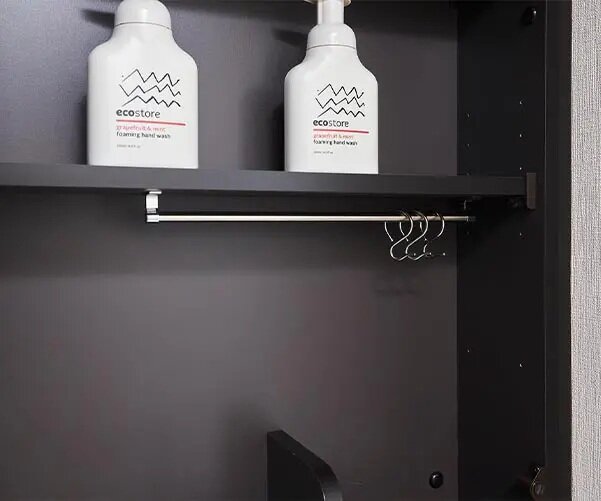 三面鏡裏ステンレスパイプ