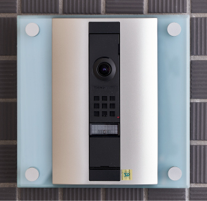 住戸前カメラ付きインターホン