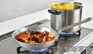 ワイドな火力で手際よく調理