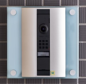 住戸前カメラ付きインターホン