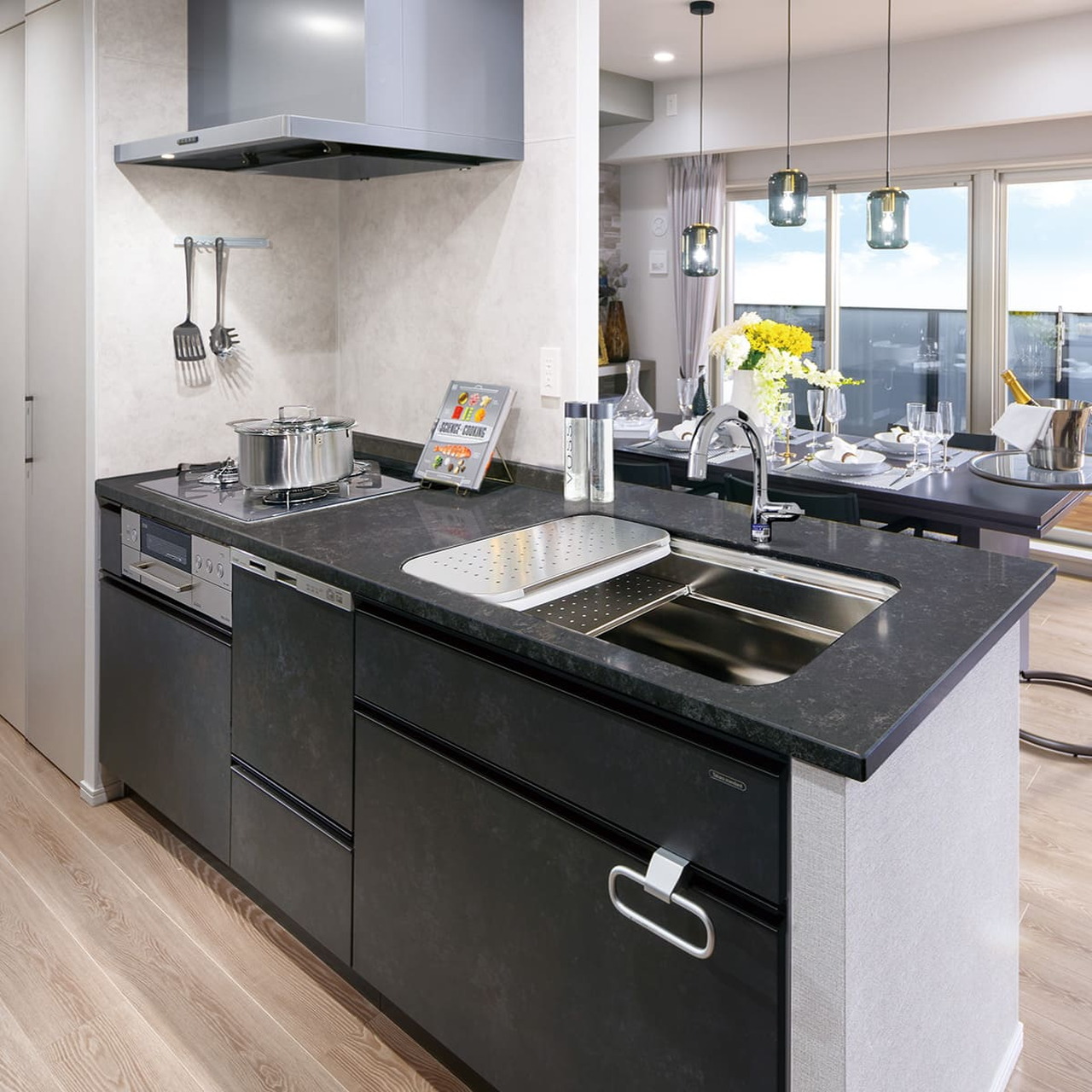 Kitchen
キッチンタイムも充実できる、
そんなアイテムを揃えました。