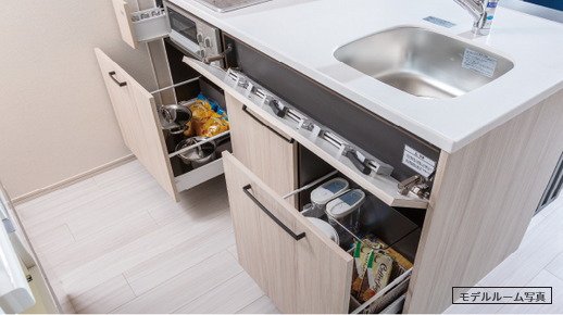 引き出し式のキッチンキャビネット