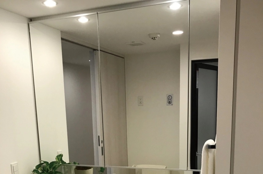 裏面収納付三面鏡