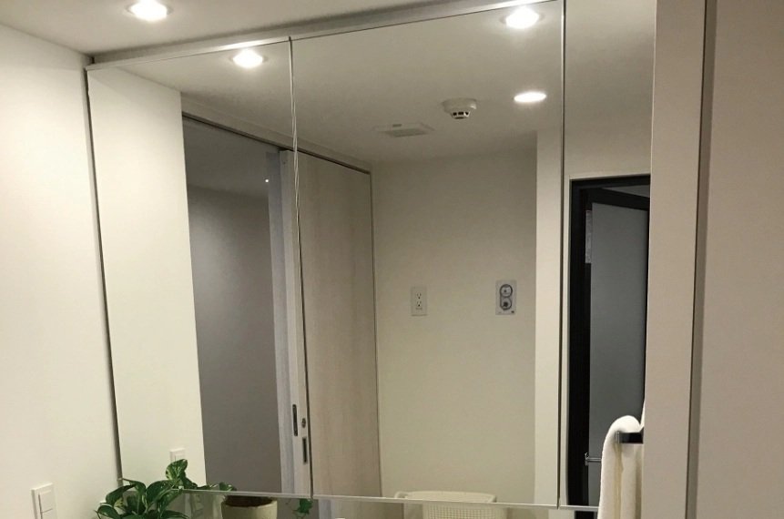 裏面収納付三面鏡