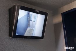 エレベーター内監視モニター