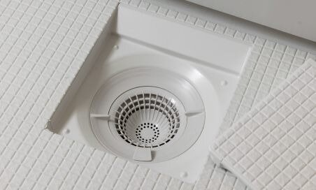 お掃除ラクラク排水口
（抗菌・防カビ仕様）