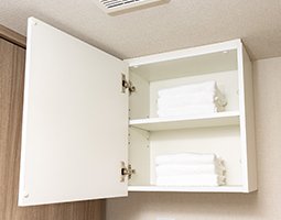 洗濯機スペース上部吊戸棚