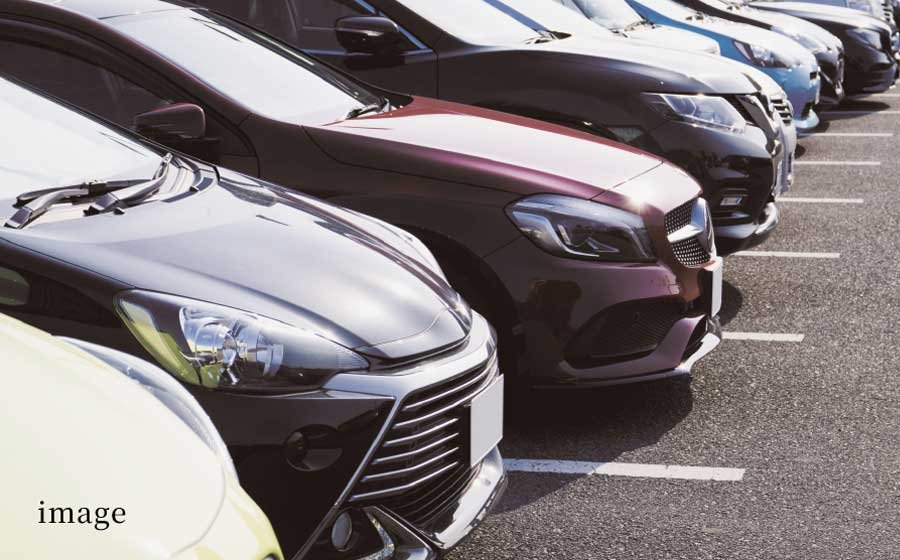 出し入れしやすい平置駐車場104%確保(来客用EV充電器対応含む)