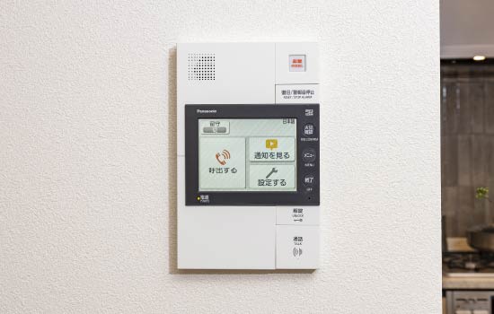 映像と音声で確認できる
カラーモニター付きインターホン