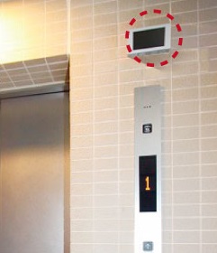非常用通報ボタン、防犯モニターでエレベーター内に防犯対策