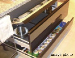 ブルモーション機能付スライド式キッチン収納