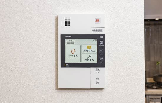 映像と音声で確認できる
カラーモニター付きインターホン