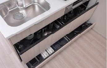 ソフトクローズ機能付きスライド収納