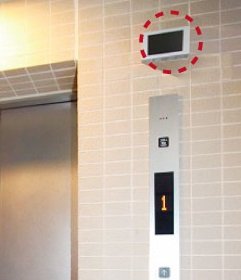 非常用通報ボタン、防犯モニターでエレベーター内に防犯対策