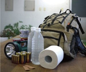 万一に備えて各家庭では準備できない工具等も防災倉庫に保管