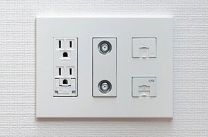 マルチメディアコンセント
