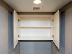トイレ上部吊戸棚